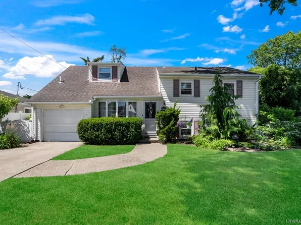 3589 Wyanet Street, Seaford, NY 11783