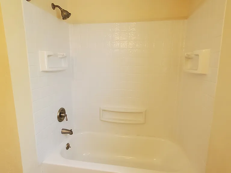 413 Henderson St — Photo 6