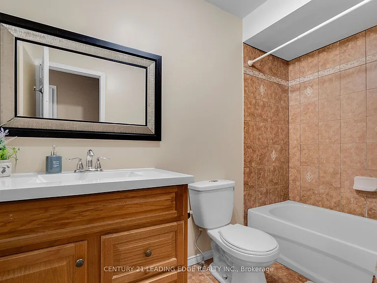 7166 Sandhurst Dr — Photo 29