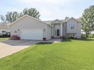 708 Westwynd Dr, West Fargo, ND 58078