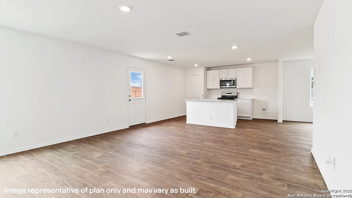 5 bed, 1892 sqft, $2,100 — Photo 2
