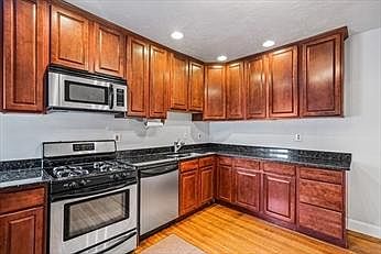 5th image of 195 Bunker Hill St #3