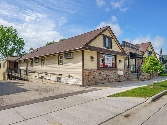 4th image of 305 E Main St