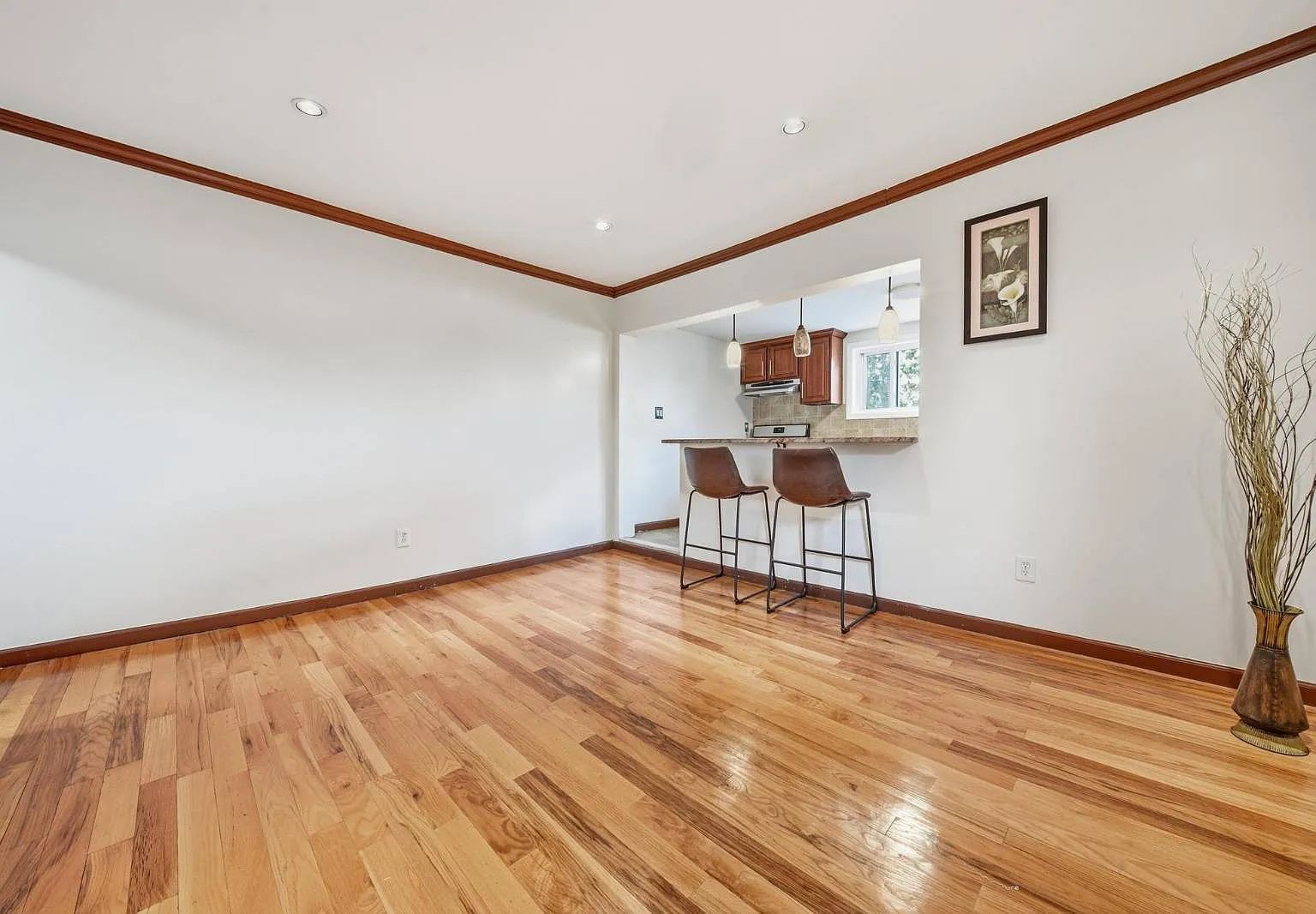 4 bed, 2.5 bath, 1883 sqft, $4,000 — Photo 4