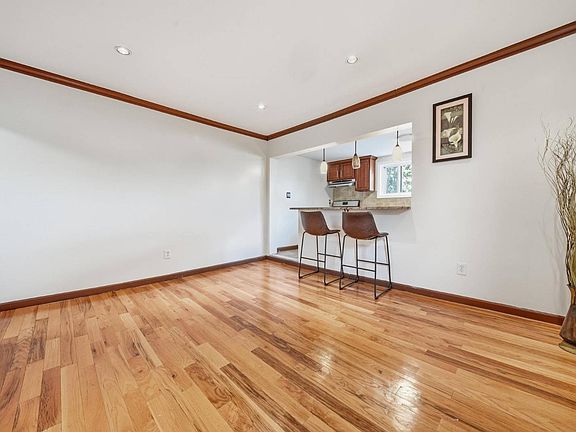 4th image of 209-04 111th Ave #2