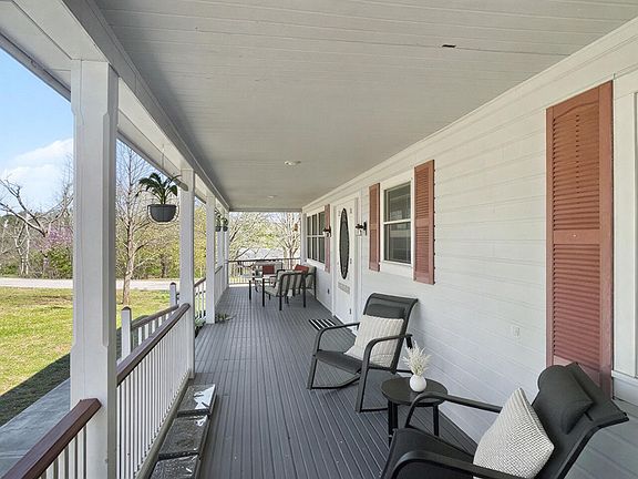 4th image of 330 Boswell Road