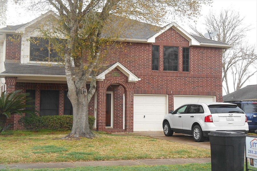 1st image of 105 Water Oak Dr