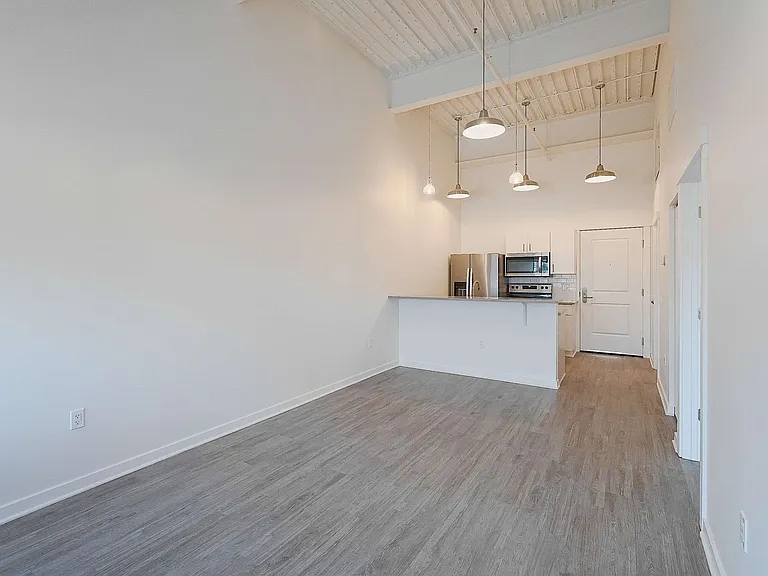 501 S Capitol Ave — Photo 52