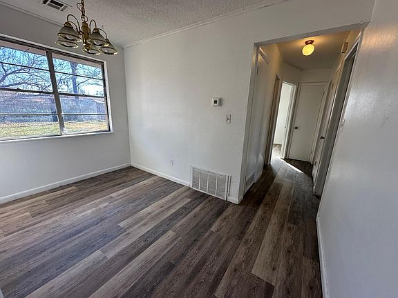 3rd image of 612 N Dallas Ave
