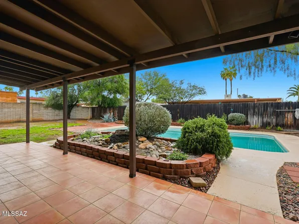 7802 E Waverly St, Tucson, AZ 85715