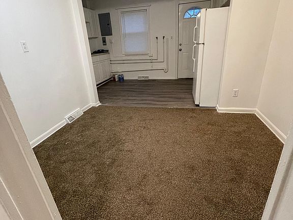 4th image of 36 E Elza Ave