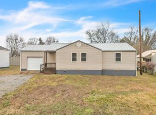 922 Barnabas St, Athens, TN 37303