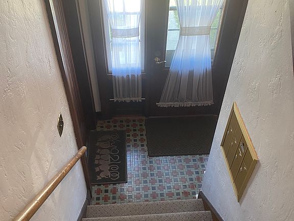 3rd image of 2040 Quincy Ave #3