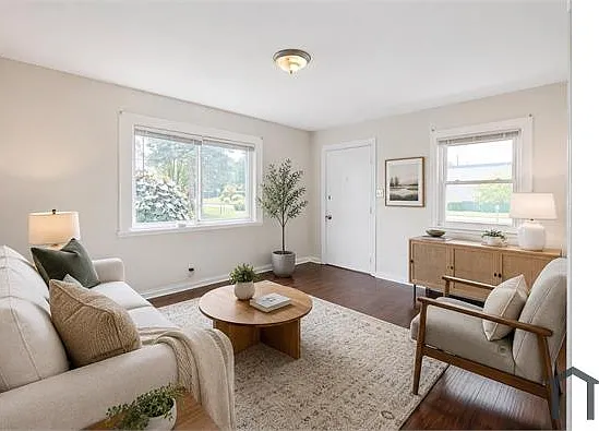 3 bed, 950 sqft, $1,895 — Photo 2