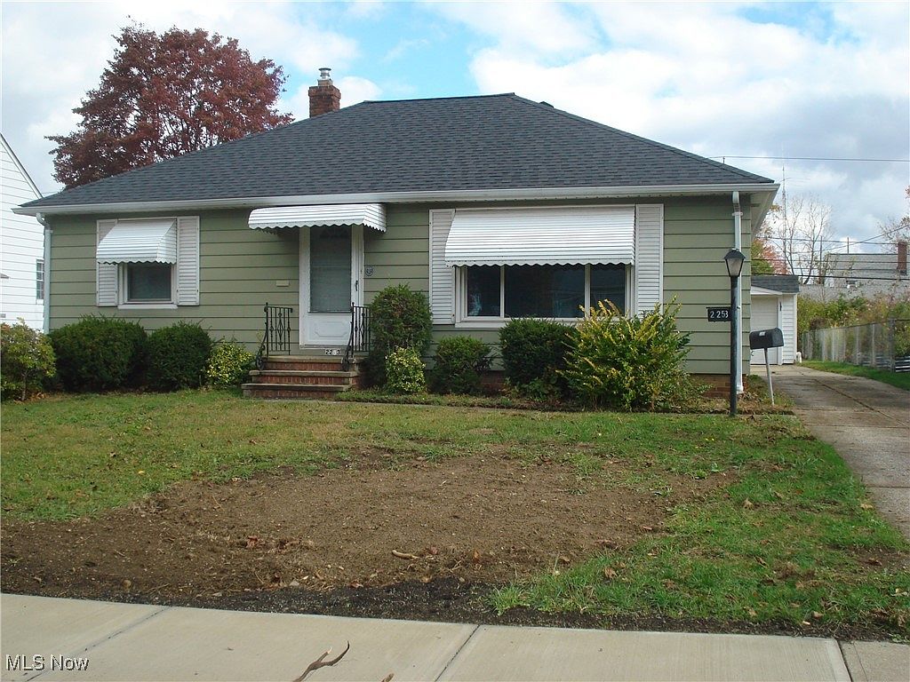 2253 E 290th St, Wickliffe, OH 44092 | Zillow
