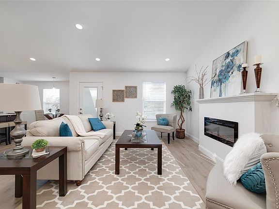 4th image of 926 Townhouse Ln