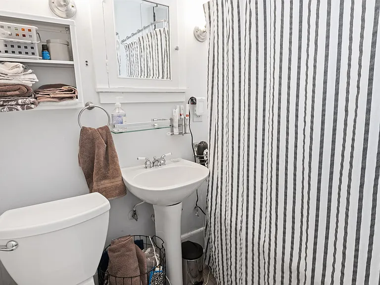 618 Van Buren St NE #1 — Photo 13