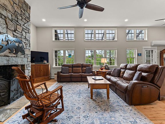 3rd image of 515 Shattuck Hill Road