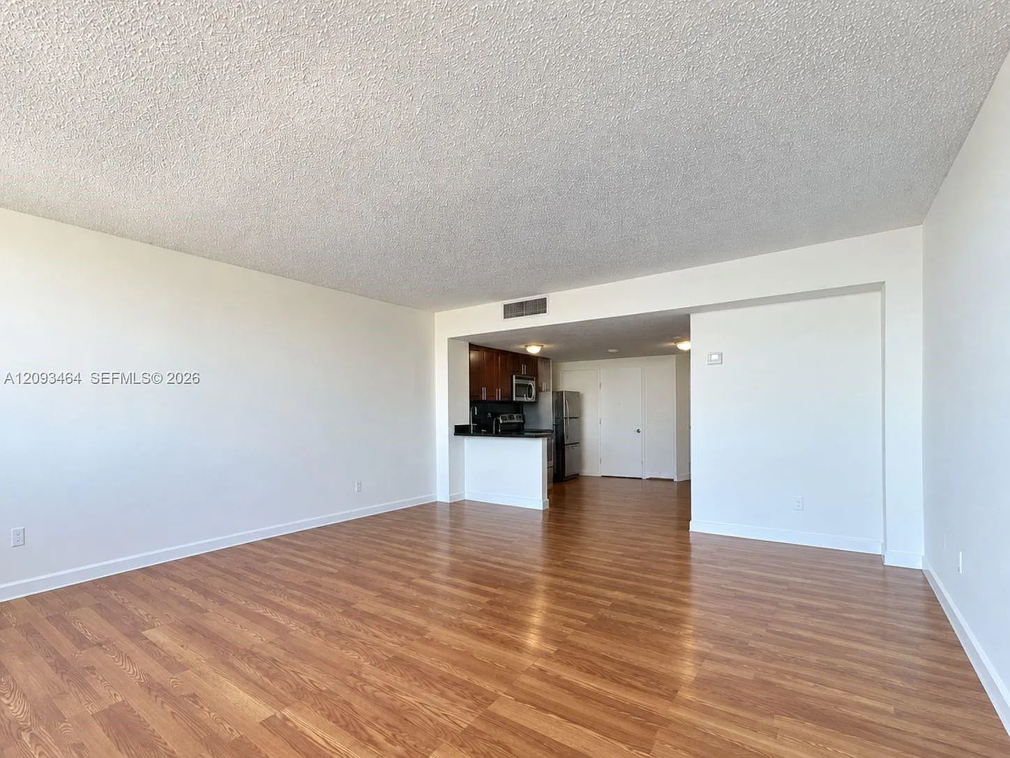 Four Ambassadors Condo Ph — Photo 3