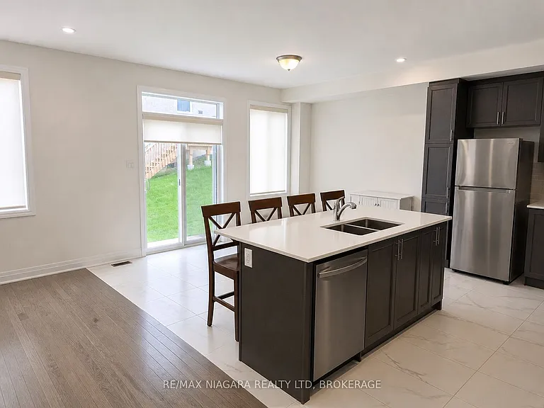 29 Oriole Cres — Photo 3