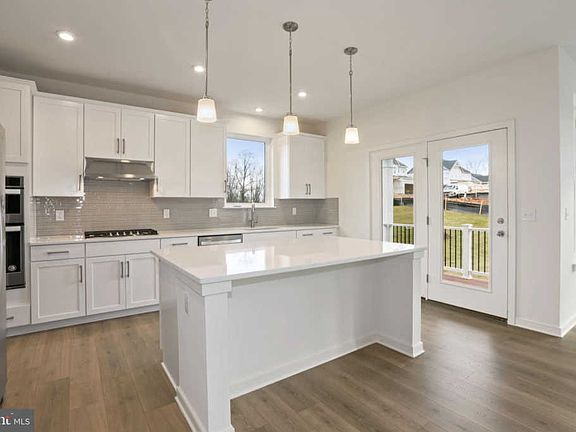 3rd image of 2345 Hunter Hollow Ct