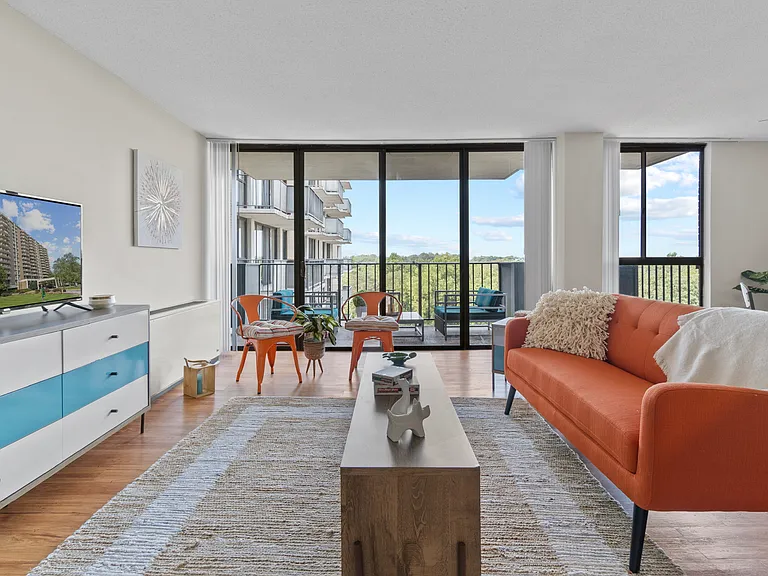 Westchester Tower Apartments — Photo 46