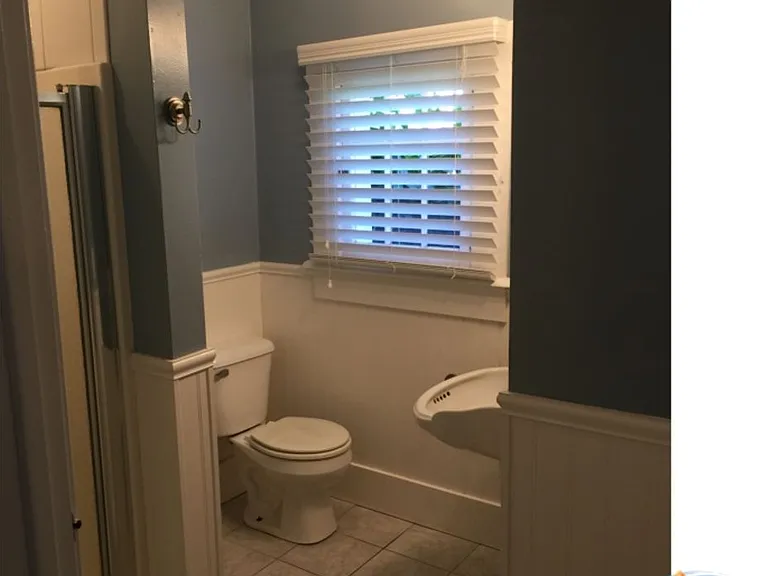 320 Main St — Photo 8