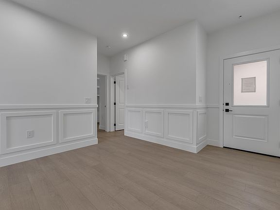 4th image of 247 Linden Loop