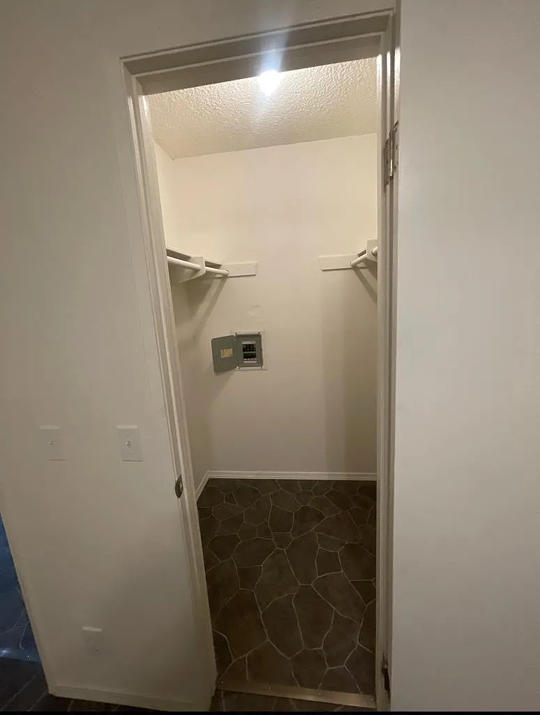 2 bed, 1200 sqft, $2,330 — Photo 3