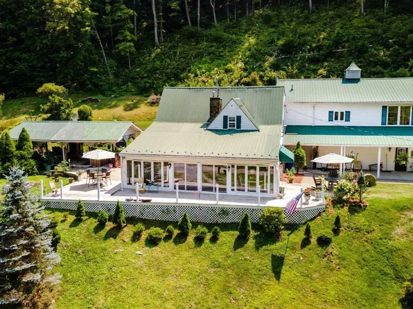 489 Slab Camp Rd, Independence, WV 26374