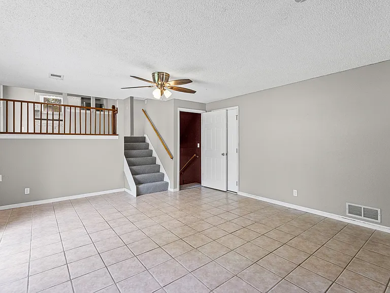 12813 S Sycamore St — Photo 17