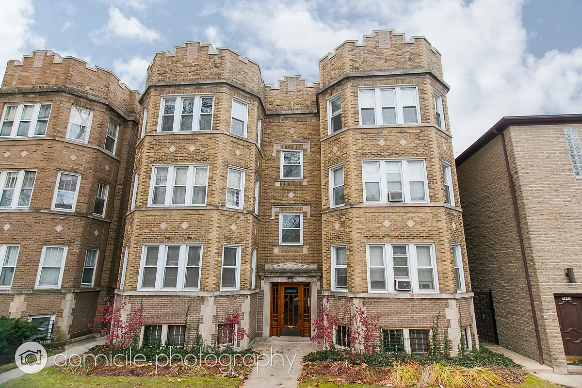 3 bed, 1370 sqft, $2,000 — Photo 1
