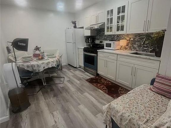2nd image of 4022 8th Ave #5B