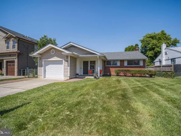 10008 Sinnott Dr, Bethesda, MD 20817