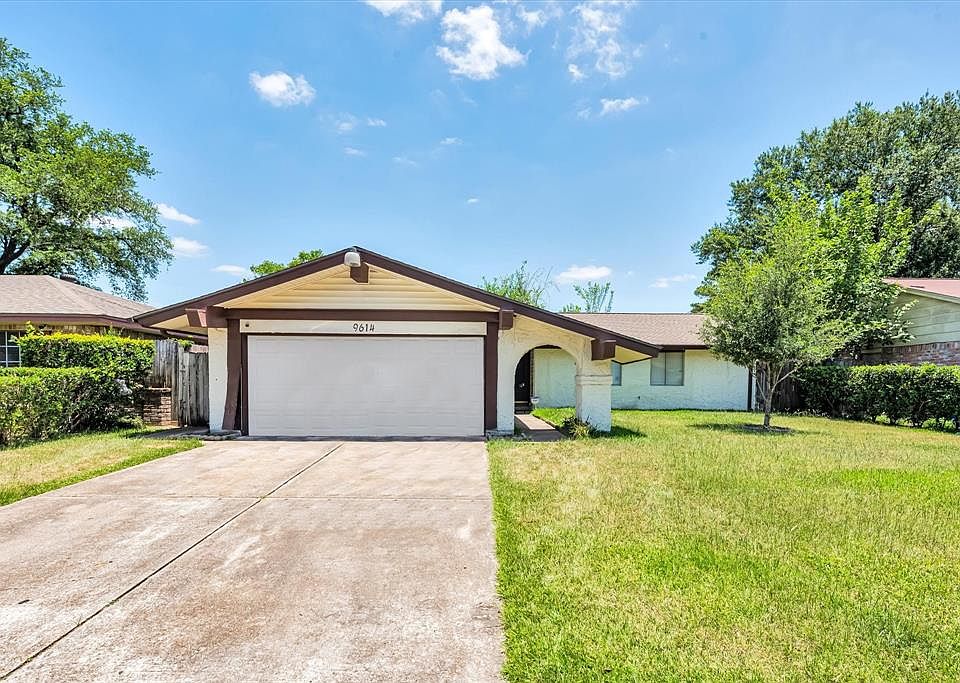 1st image of 9614 Willow Wood Ln