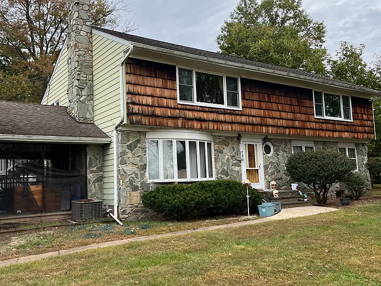 788 Clawson Ave — Photo 1
