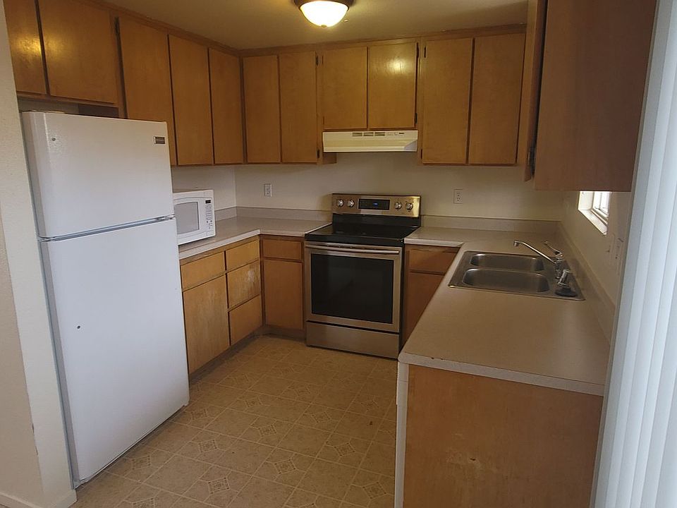 1st image of 1264 Newlands Dr W APT 9