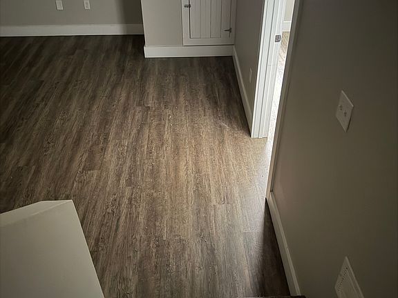 4th image of 525 Baker Ct #1