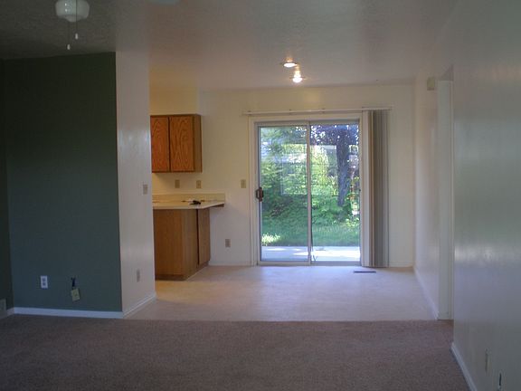 Living Dining Area