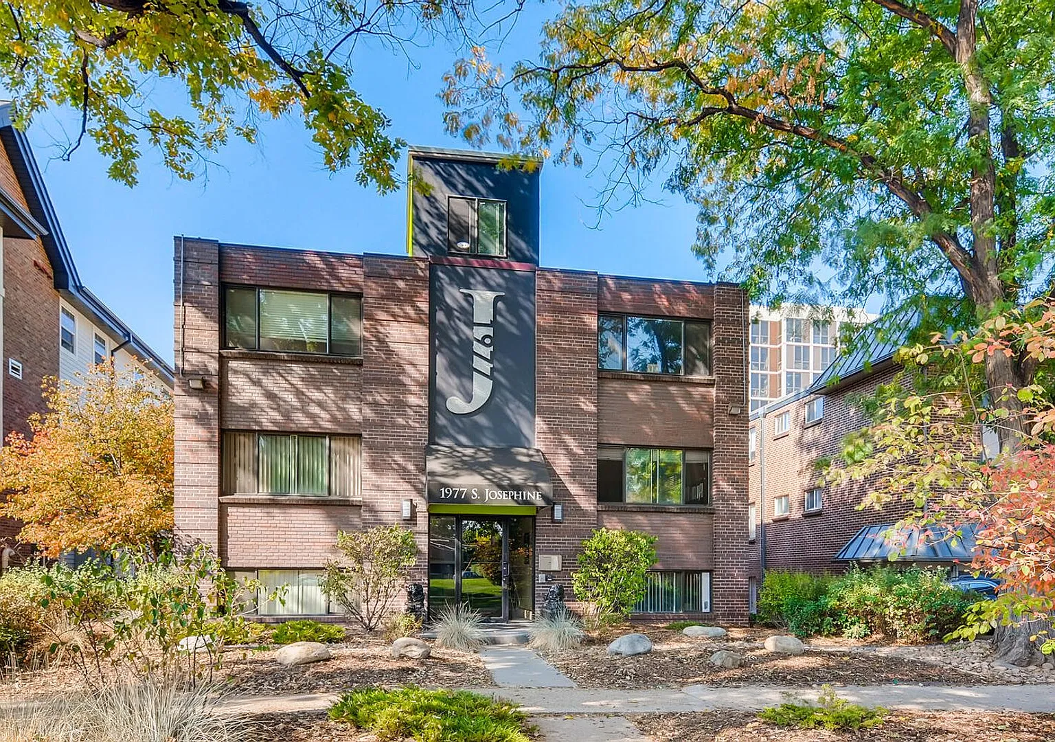 Studio Apartment One Block From DU — Photo 1