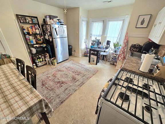 2nd image of 610 1st Ave APT 3