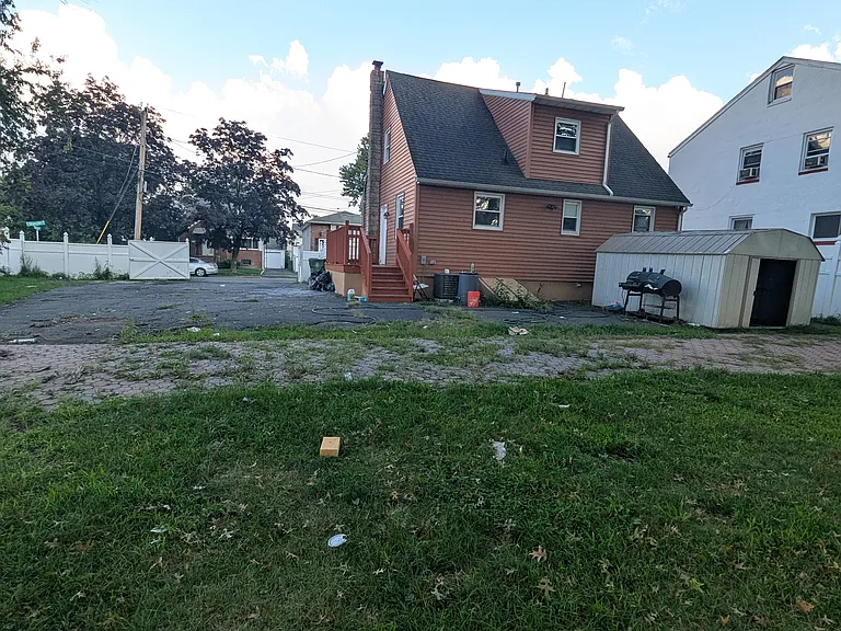 1029 E Blancke St — Photo 15
