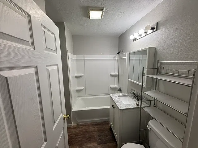 2 bed, 672 sqft, $825 — Photo 2