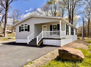 102 Middle Rd, Greentown, PA 18426