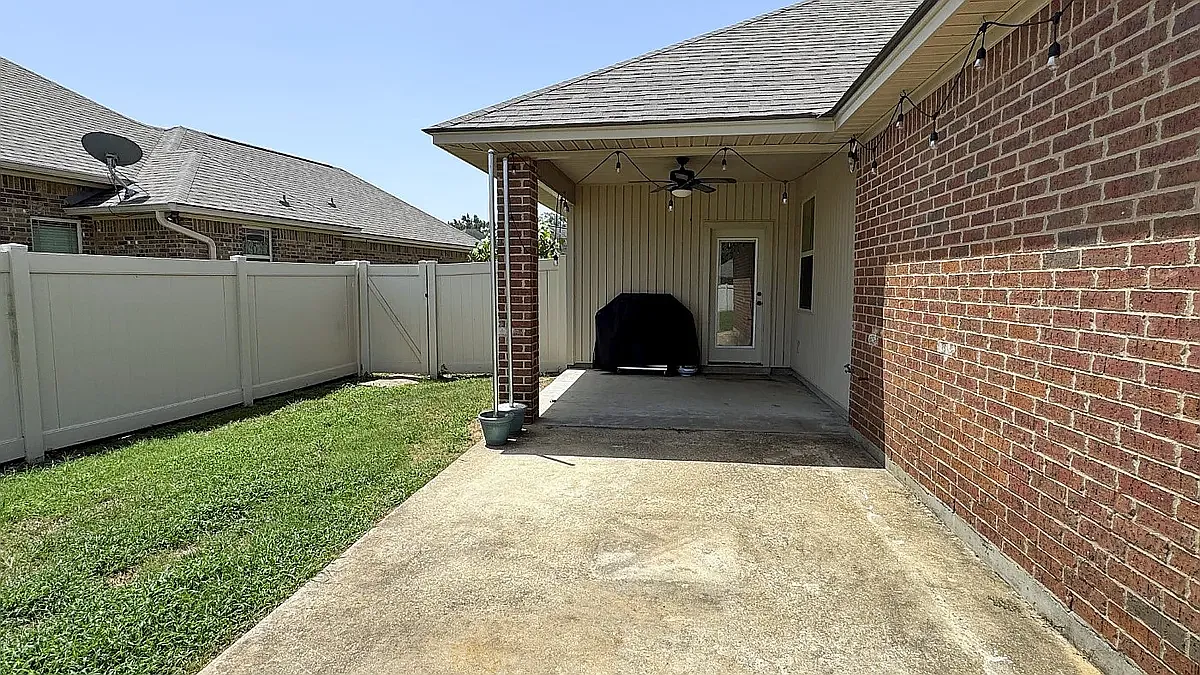 4 bed, 2019 sqft, $2,600 — Photo 3