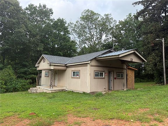 2nd image of 2092 Sanders Rd