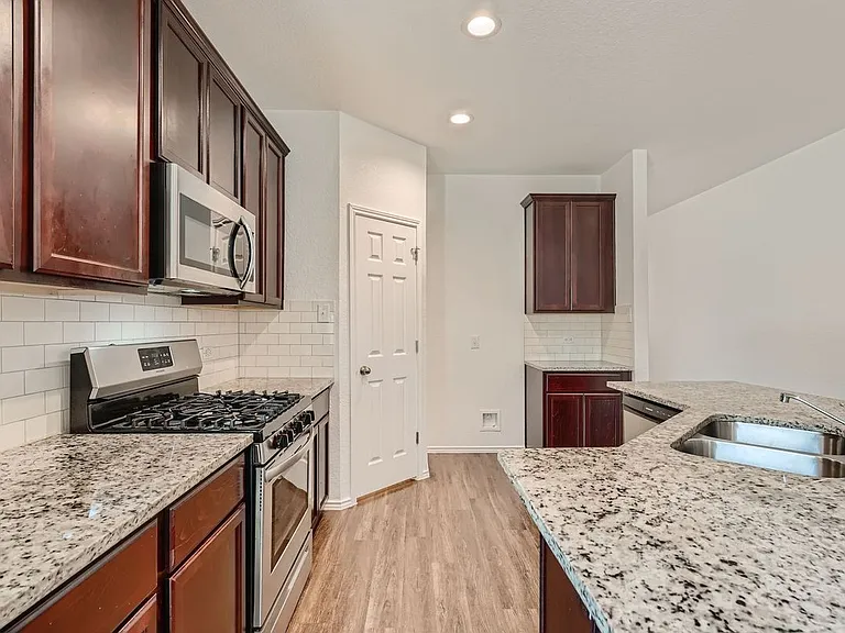 15111 Pandion Dr — Photo 11