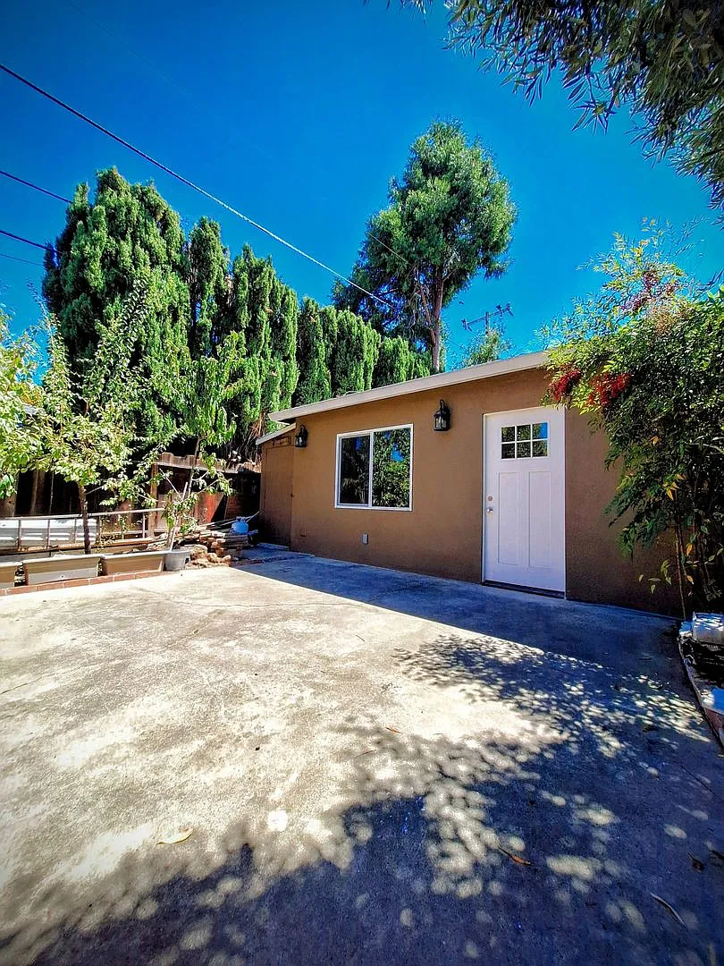 Beautiful 1bd Cottage Recently Remodeled - Accepting Cats — Photo 1