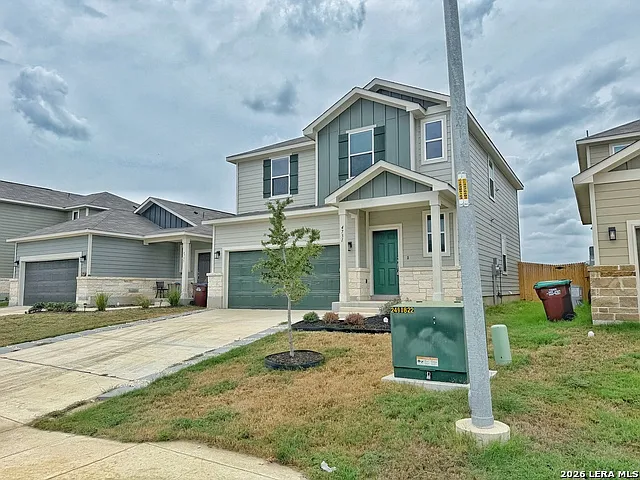 4 bed, 2.5 bath, 1899 sqft, $2,050 — Photo 2