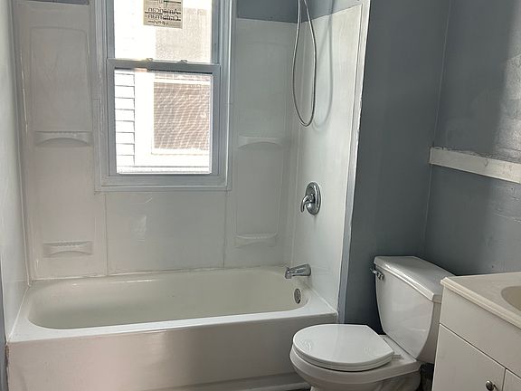 5th image of 110 Trowbridge St #2
